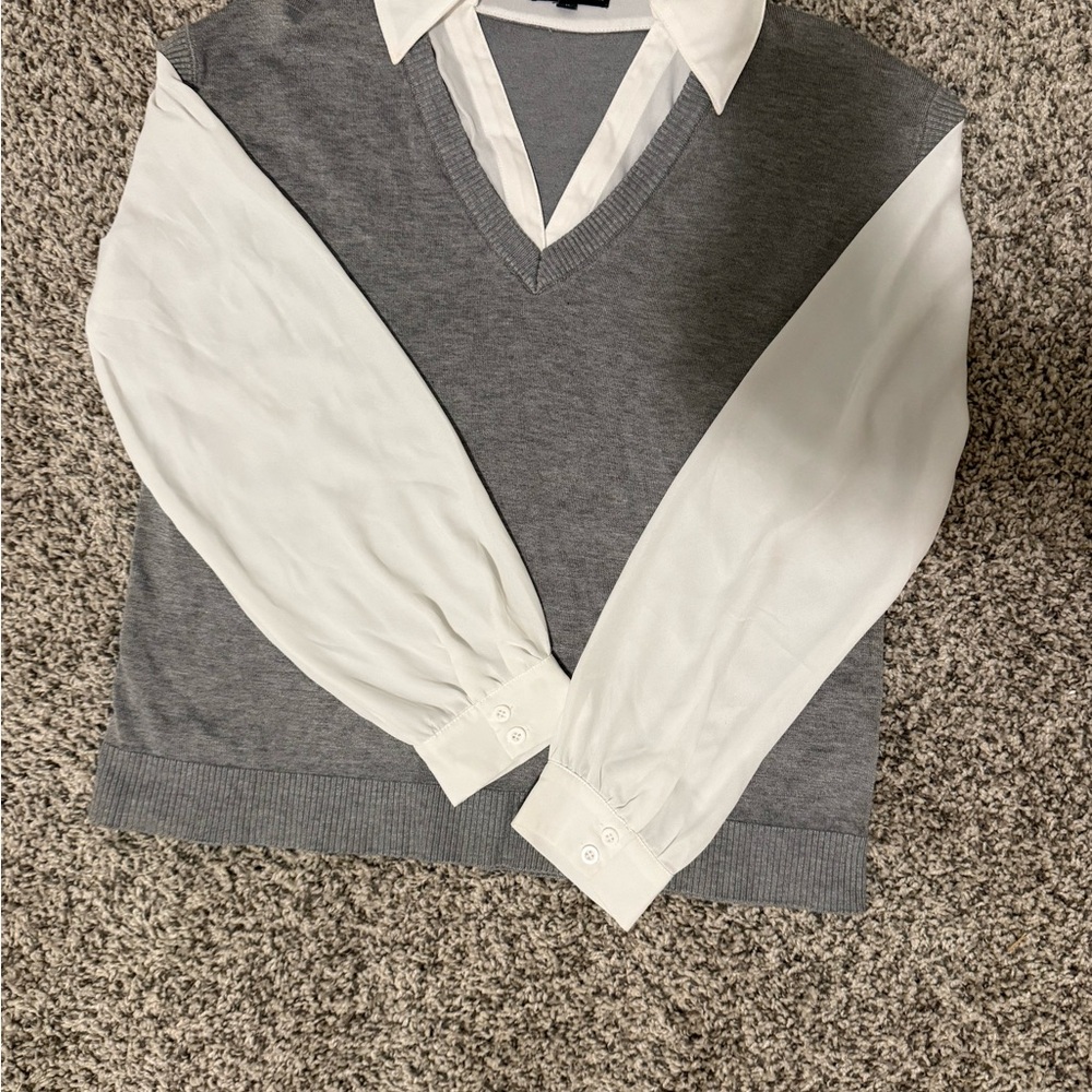 Adrianna Papell Gray and White V-Neck Sweater